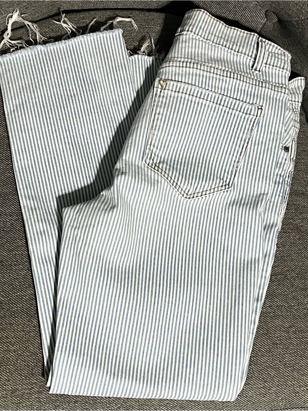 Kensie Striped Jeans in White and Light Blue ~ Size 6/28